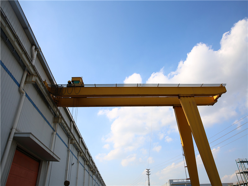 MHSB型雙梁半門式起重機.jpg